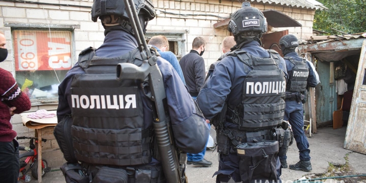 Николаевские полицейские в Запорожье обезвредили группу телефонных мошенников (ФОТО, ВИДЕО)