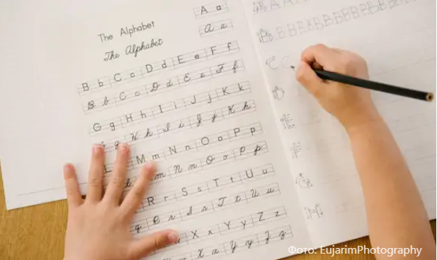 Письмо от руки во время обучения детей нельзя заменить набором текста на клавиатуре, – исследование