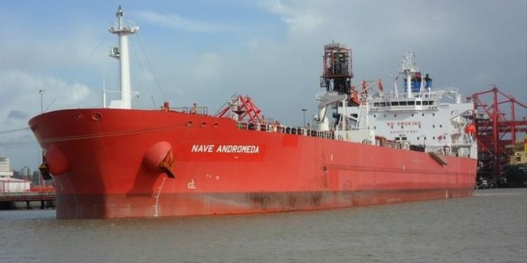 Нелегальные мигранты захватили танкер у берегов Великобритании на 10 часов