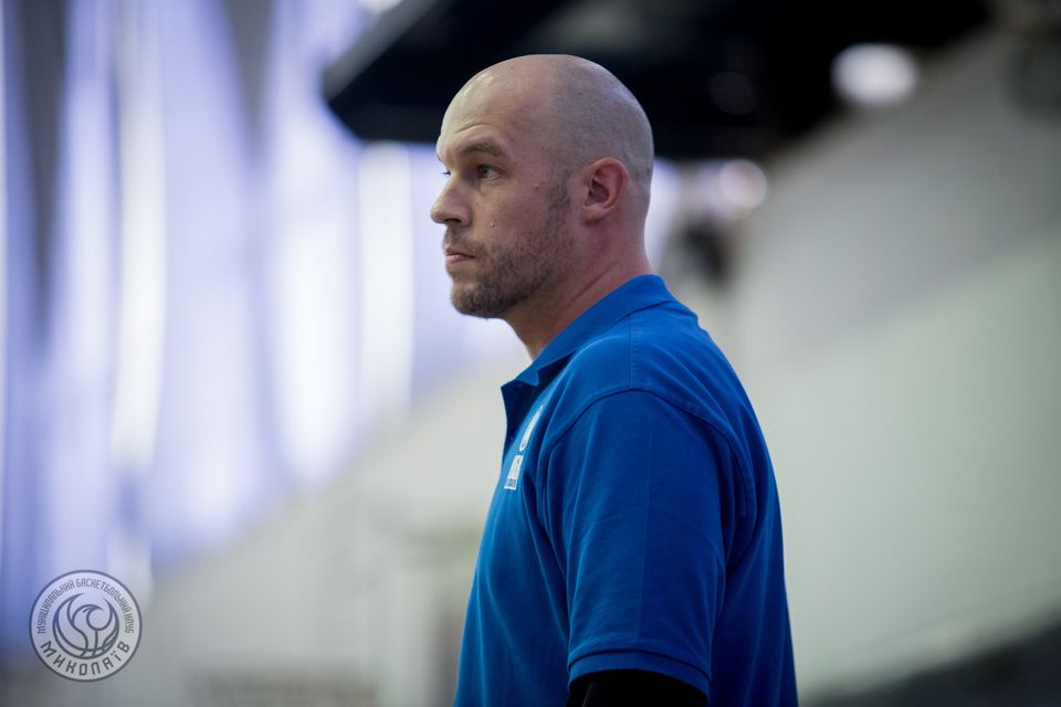 Из-за коронавируса главный тренер МБК «Николаев» Крис Томас подал заявление об отставке 1