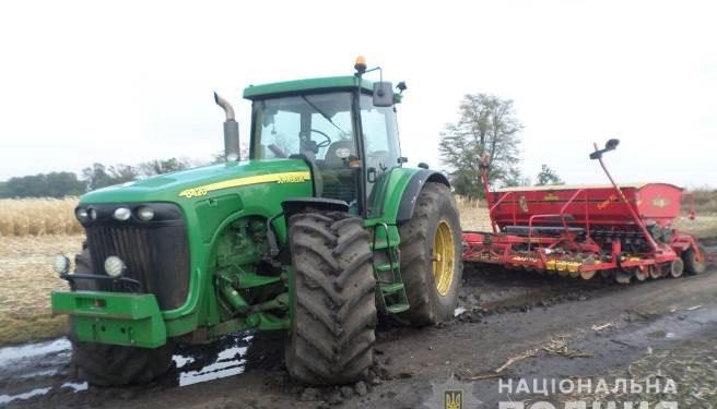 На Николаевщине работники фермы угнали трактор