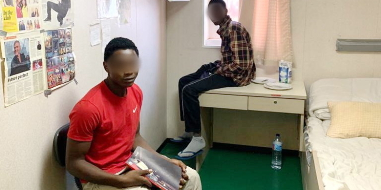 Дуплет: на судне, зашедшем в один из портов Николаева, пограничники нашли и нелегалов, и наркотики (ФОТО)