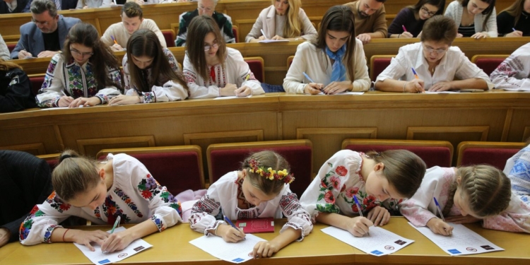 Завтра – радиодиктант национального единства: где и когда слушать