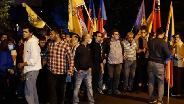 Протесты в Грузии: несколько тысяч человек требовали справедливых выборов у резиденции лидера правящей партии