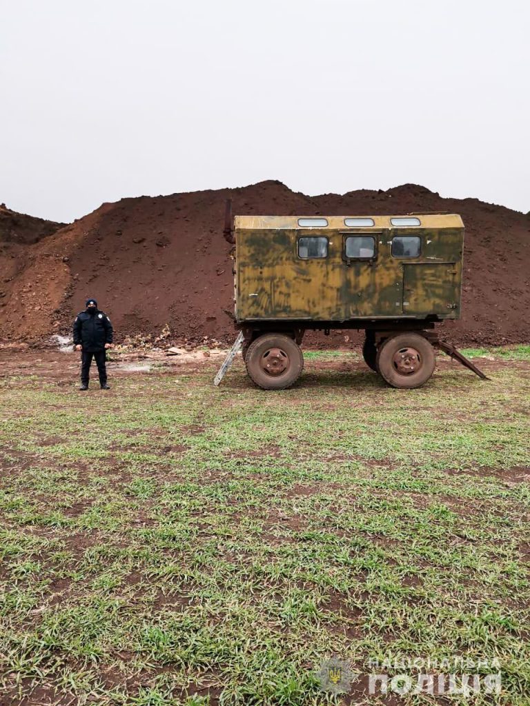 Незаконные раскопки кургана на Николаевщине: «гуманный» суд отказался арестовывать технику «черных археологов» 1