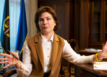 Шикарная идея: муж Генпрокурора Венедиктовой уволился, потом восстановился на работе и получил 750 тыс.грн. выплат (ВИДЕО)