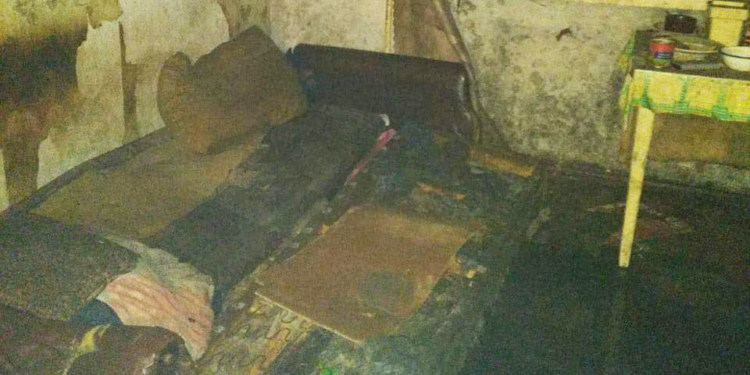 В Очакове пожарные спасли жизнь горе-курильщику