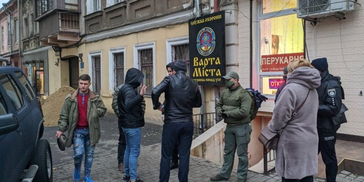 Николаевская полиция провела обыск в одесской фирме, которая охраняла технику «черных археологов» на скифском кургане