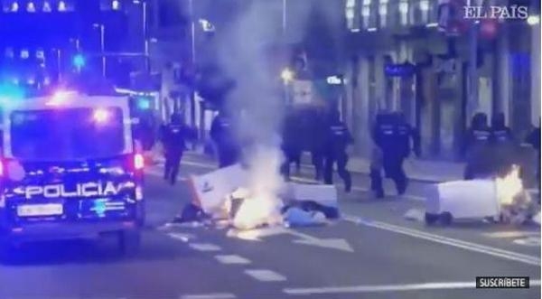 В Испании протестуют против карантина: громят магазины и дерутся с полицией (ВИДЕО)