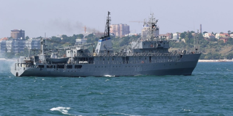 Неподалеку от Николаева проходит ходовые испытания судно ВМС «Балта», отремонтированное ССЗ «НИБУЛОН»