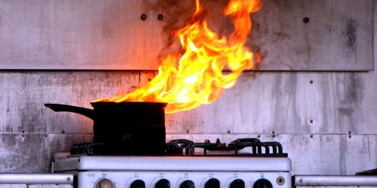 Из-за подгоревшей на плите пищи на Николаевщине чуть не погибла пенсионерка