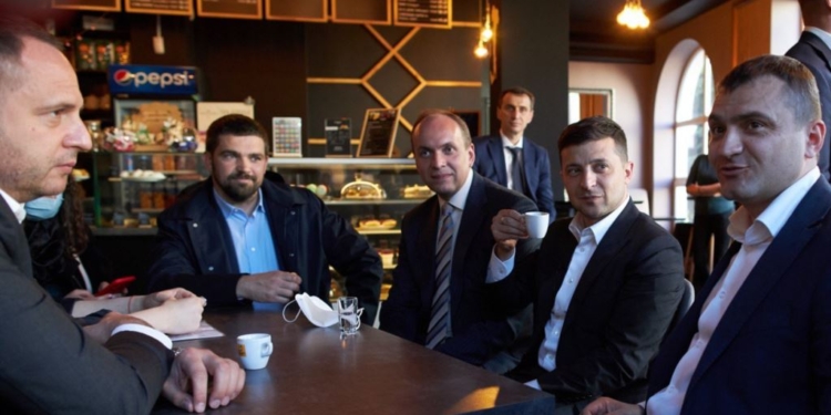 Конституционный Суд Украины открыл производство о «штрафе Зеленского» за посещение кафе в Хмельницком