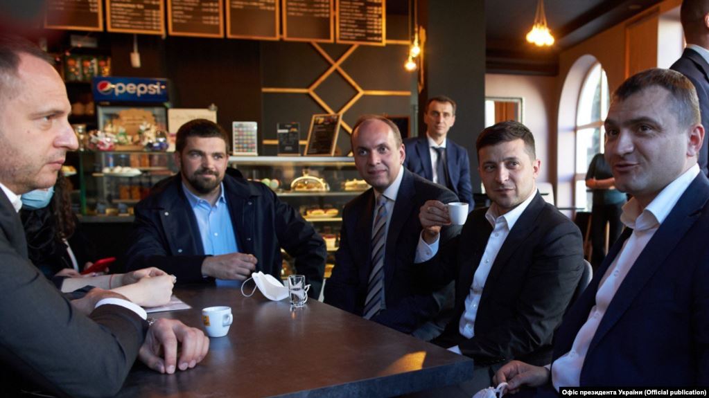 Конституционный Суд Украины открыл производство о «штрафе Зеленского» за посещение кафе в Хмельницком 1