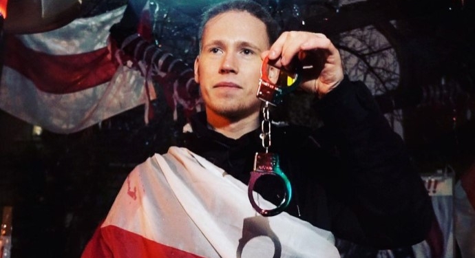 Белорус 7 часов простоял на коленях, чтобы привлечь внимание Зеленского (ВИДЕО)