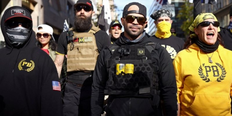 Многотысячный митинг сторонников Трампа в Вашингтоне перерос в стычки