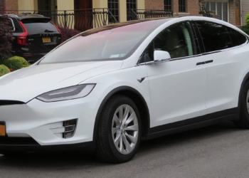 В Tesla Model X обнаружили уязвимости, позволяющие украсть авто за считанные минуты (ВИДЕО)