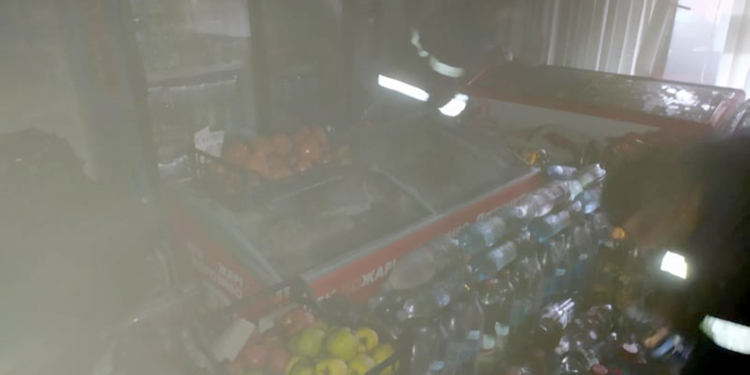 В Южноукраинске ликвидировали пожар в магазине – загорелась холодильная камера (ФОТО)