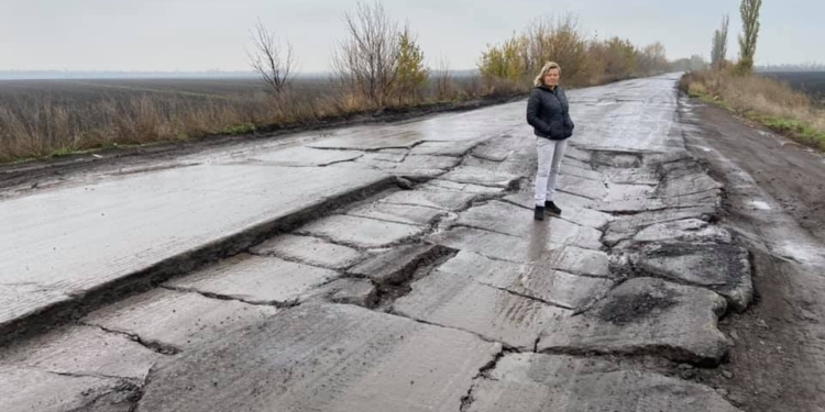 “Не едьте туда”! Автомобилисты делятся впечатлениями от адовой дороги в Николаевской области (ФОТО)