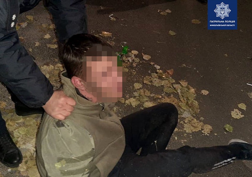 Ночью сильно пьяный мужчина безуспешно пытался угнать автомобиль на Потемкинской (ФОТО) 3