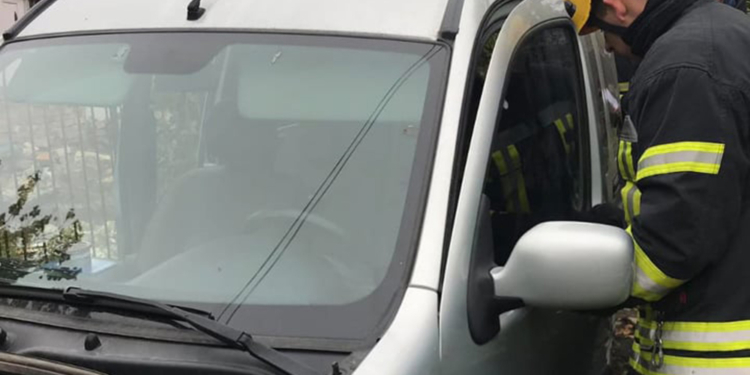 В Николаеве двухлетний ребенок оказался запертым в машине