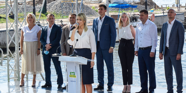 Политический треугольник: Домбровская заявила, что ее соратник по “Слуге народа” Капацина изначально поддерживал Сенкевича