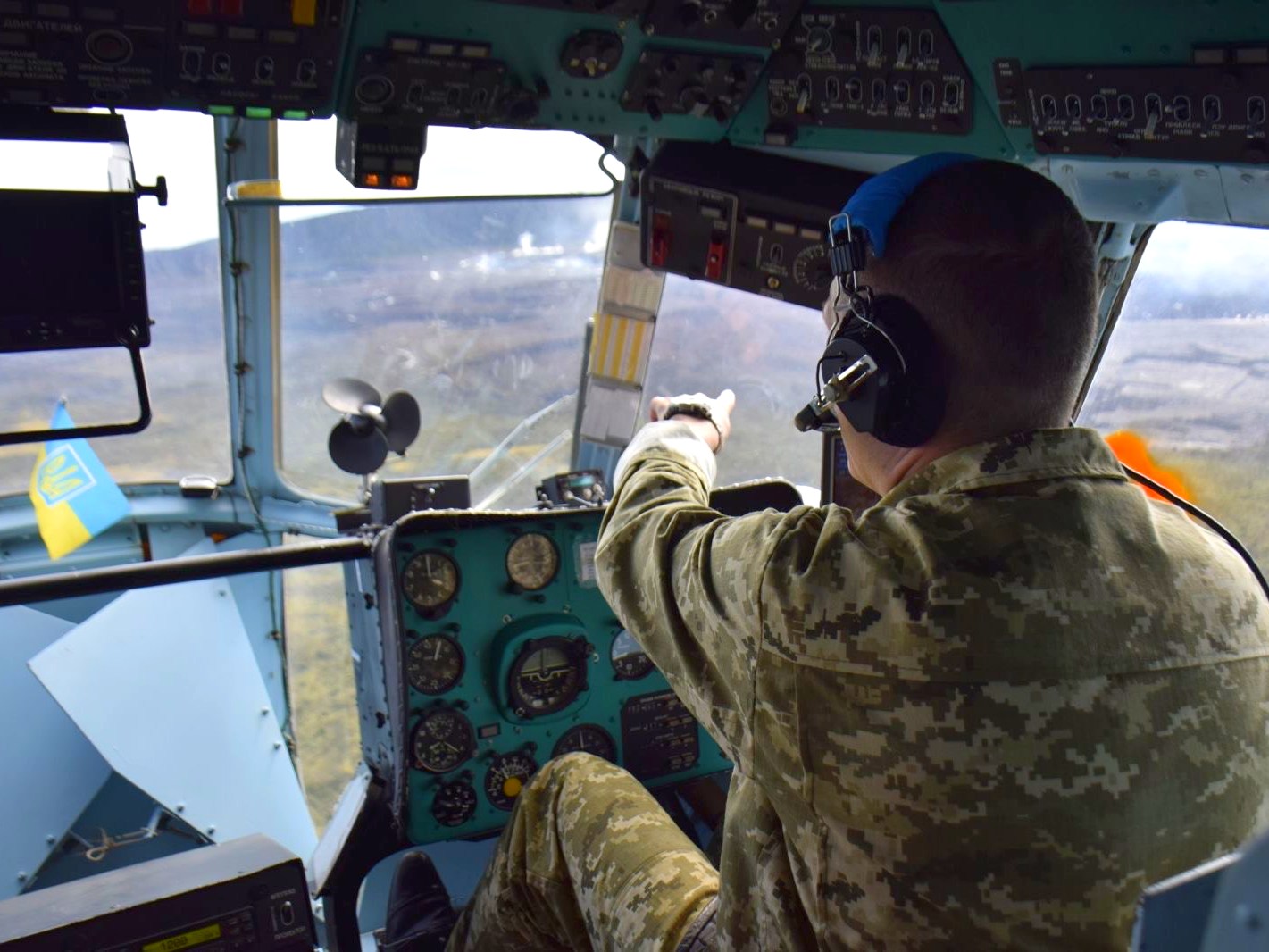 Украинские миротворцы приземлились на кратер «живого» вулкана в Конго (ФОТО)