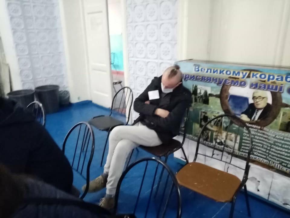 В Николаеве член участковой избирательной комиссии пришел на участок пьяным (ФОТО) 1