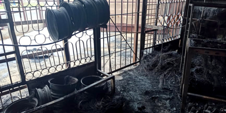 В Южноукраинске горел склад с использованными шинами. Пожарные считают, что это поджог (ФОТО)