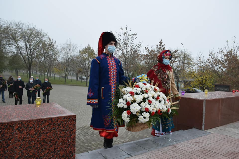 В Николаеве чиновники почтили память жертв Голодомора (ФОТО) 1