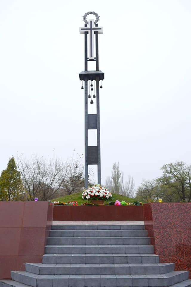 В Николаеве чиновники почтили память жертв Голодомора (ФОТО) 3