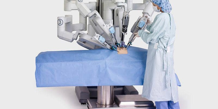 Во Львовской больнице сложные операции будет делать робот-хирург «Da Vinci» (ФОТО)