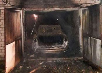 В лодочном кооперативе в Николаеве ночью сгорела AUDI A6 (ФОТО)