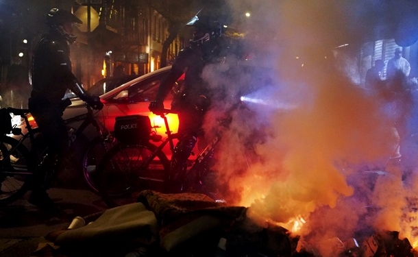 В Нью-Йорке прошли протесты и стычки с полицией