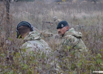 Британские военные проводят обучение курсантов ВСУ (ФОТО)