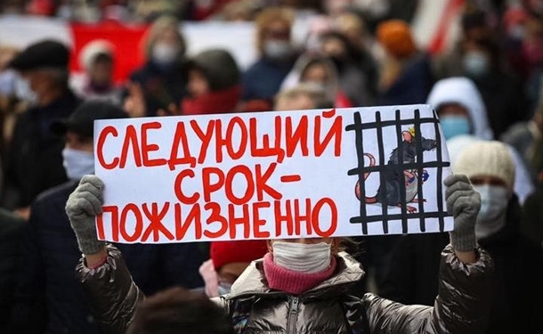 В Минске тысячи пенсионеров вышли на марш протеста (ВИДЕО)