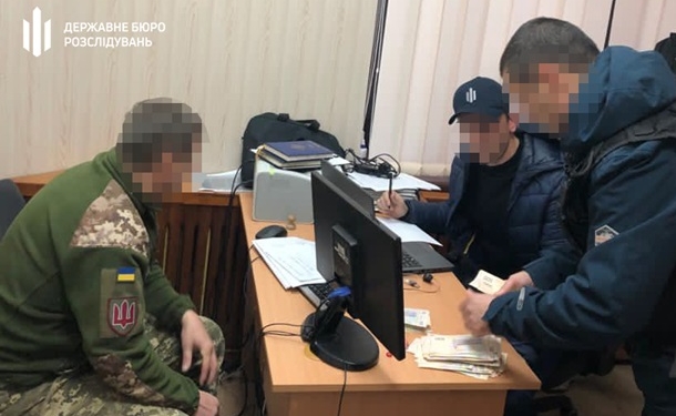 Чиновника ВСУ задержали на взятке в 400 тысяч (ВИДЕО)