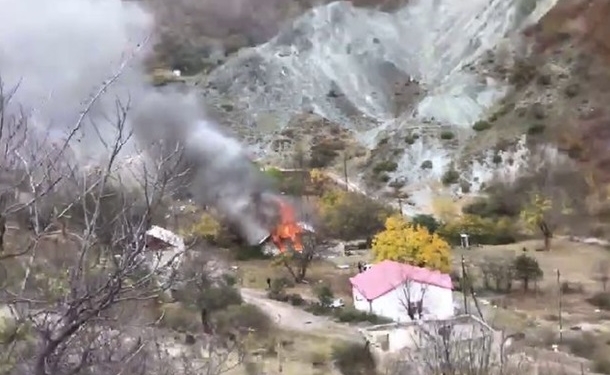 Жители Нагорного Карабаха сожгли свои дома – чтобы не достались азербайджанцам