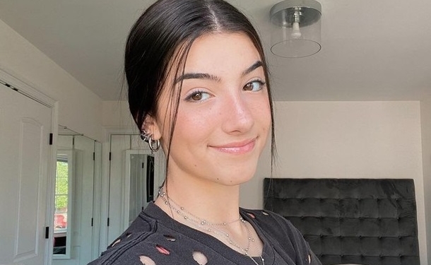 Абсолютный рекорд в TikTok: 100 миллионов подписчиков у 16-летней девочки (ВИДЕО)