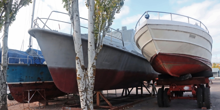 Профсоюз Николаевского судостроительного завода передал 16 яхт общественной организации (ФОТО)