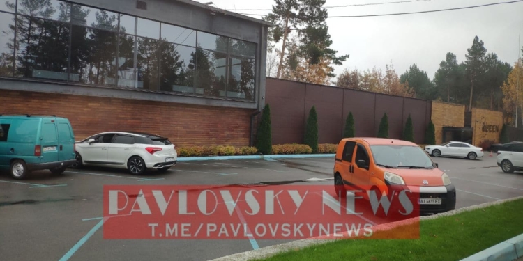 Элитный загородный комплекс в Конча-Заспе ничего не слышал о карантине выходного дня (ФОТО, ВИДЕО)