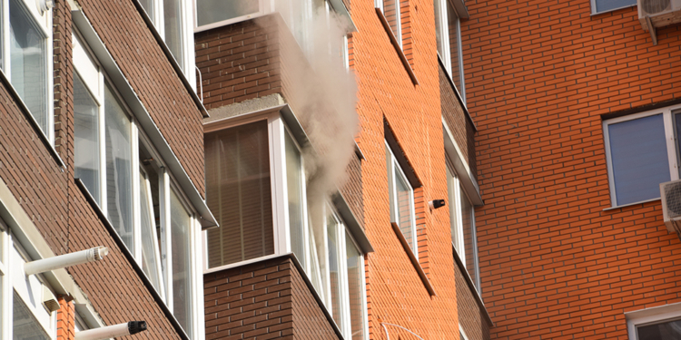 В Николаеве из-за замыкания в электродуховке эвакуировали 10 жильцов многоэтажки, а в Николаевском районе пожарные спасли 10-летнего ребенка (ФОТО, ВИДЕО)