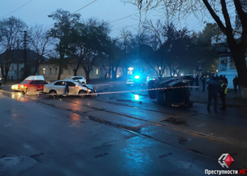 Сотрудник сервисного центра МВД в Николаеве попал в ДТП на незарегистрированной иномарке