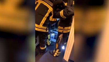 Футболисты ПСЖ почти на час застряли в лифте накануне матча Лиги чемпионов (ВИДЕО)