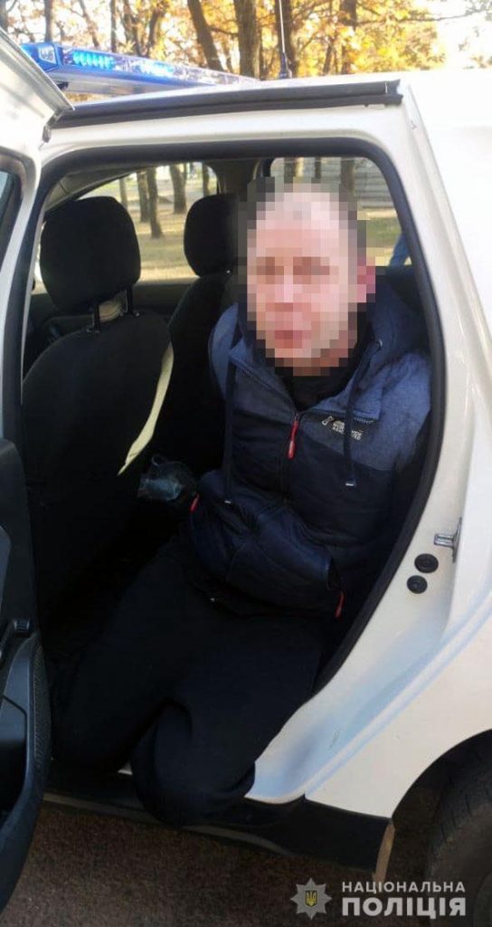 В Николаеве покупатель разбил витрину в магазине после требования надеть маску (ФОТО) 5