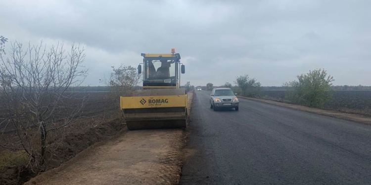 Ремонт многострадальной дороги Н-11 Днепр-Николаев: работы ведутся на подъездах к областному центру, в Казанке и Баштанке (ФОТО)