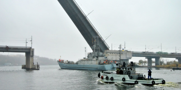 Зачем в Николаеве сегодня разводили мосты: СДК «Юрий Олефиренко» ушел после ремонта (ФОТО)