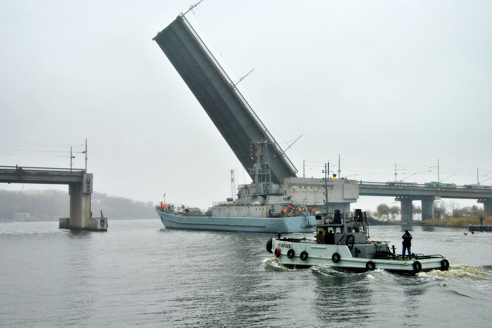 Зачем в Николаеве сегодня разводили мосты: СДК «Юрий Олефиренко» ушел после ремонта (ФОТО)