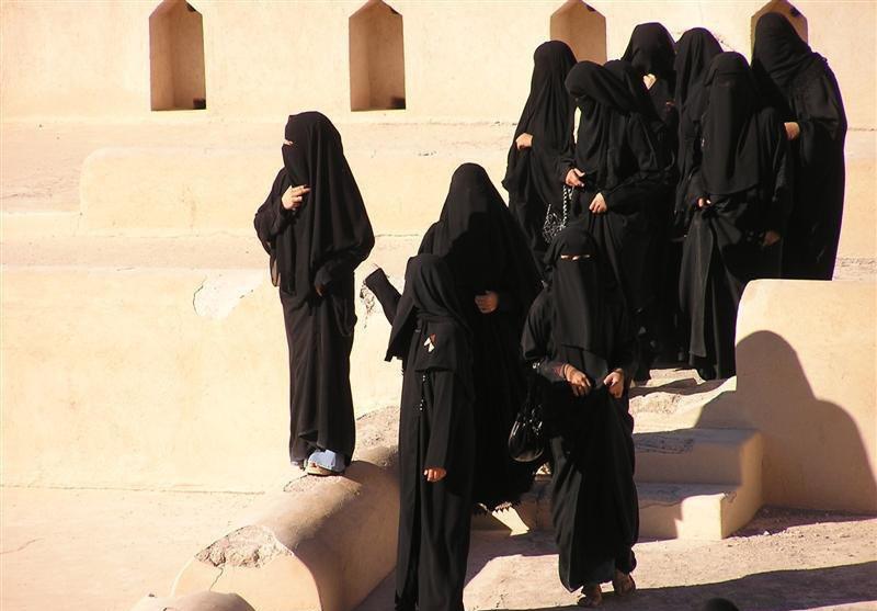 В ОАЭ разрешили пить алкоголь и запретили убивать женщин, «опозоривших» семью 1