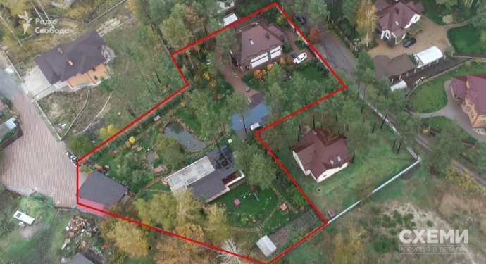 “Схемы” сообщили об элитном имуществе семьи главы КС