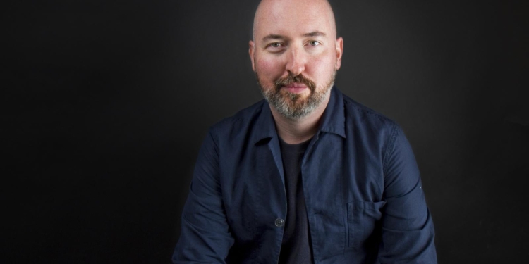 Лауреатом Букеровской премии этого года стал шотландский писатель с дебютным романом